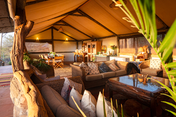 Laikipia Wilderness Camp: Lounge Innenbereich