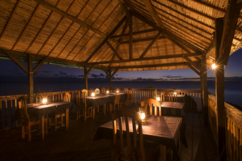 Masoala Forest Lodge: Abends in der Hütte