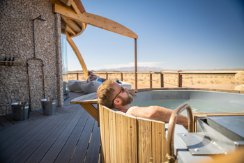 Onduli Enclave: Hot Tub