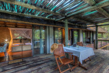 Savute Safari Lodge: Familieneinheit - Tisch und Stühle