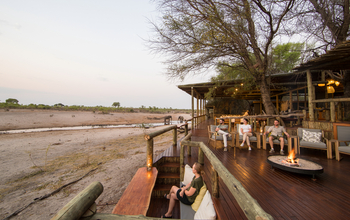 Savute Safari Lodge: Tiefergelegter Beobachtungsstand