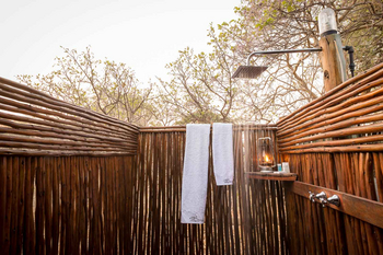 Camp Savuti: Außendusche