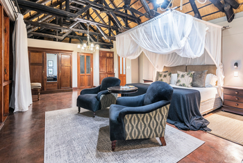 Epacha Game Lodge: Bett in der Villa