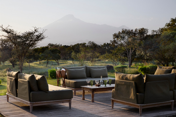 Laba Mama Simba: Gartenlounge mit Getränken