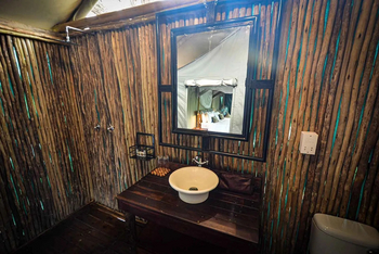 Mogogelo Camp Mogogelo Camp: Gästezelt - Bad