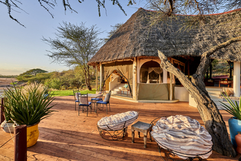 Sasaab: Sitzgelegenheiten auf der Terrasse