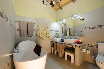 Frans Indongo Safari Lodge: Gästebad