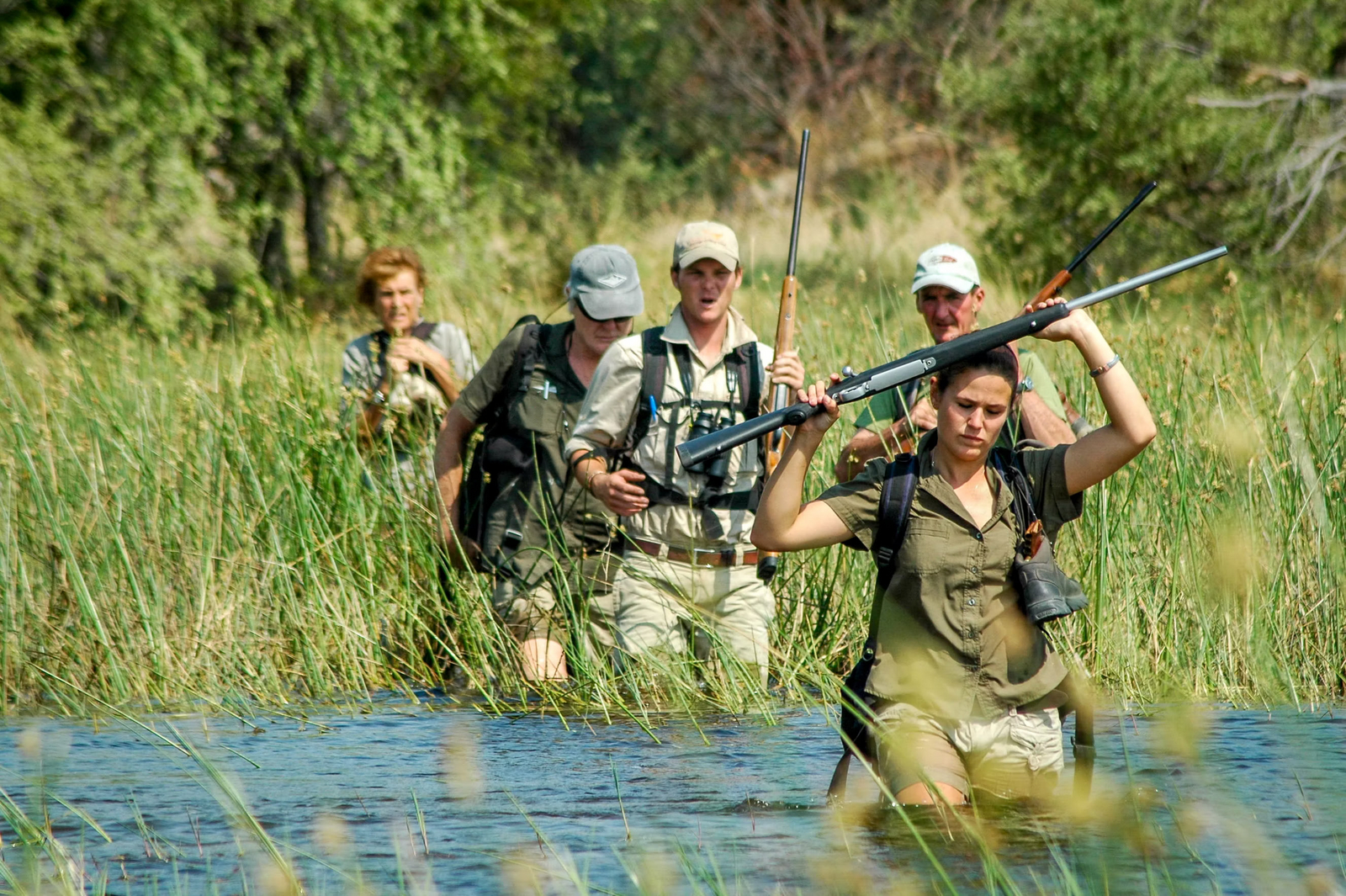 Kwapa Camp Kwapa Camp: Querung eines Kanals