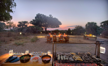 Roho ya Selous Camp: Grillabend