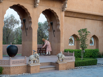 The Oberoi Rajvilas: Torbögen