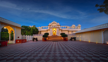 The Tigress: Eingangsbereich am Abend