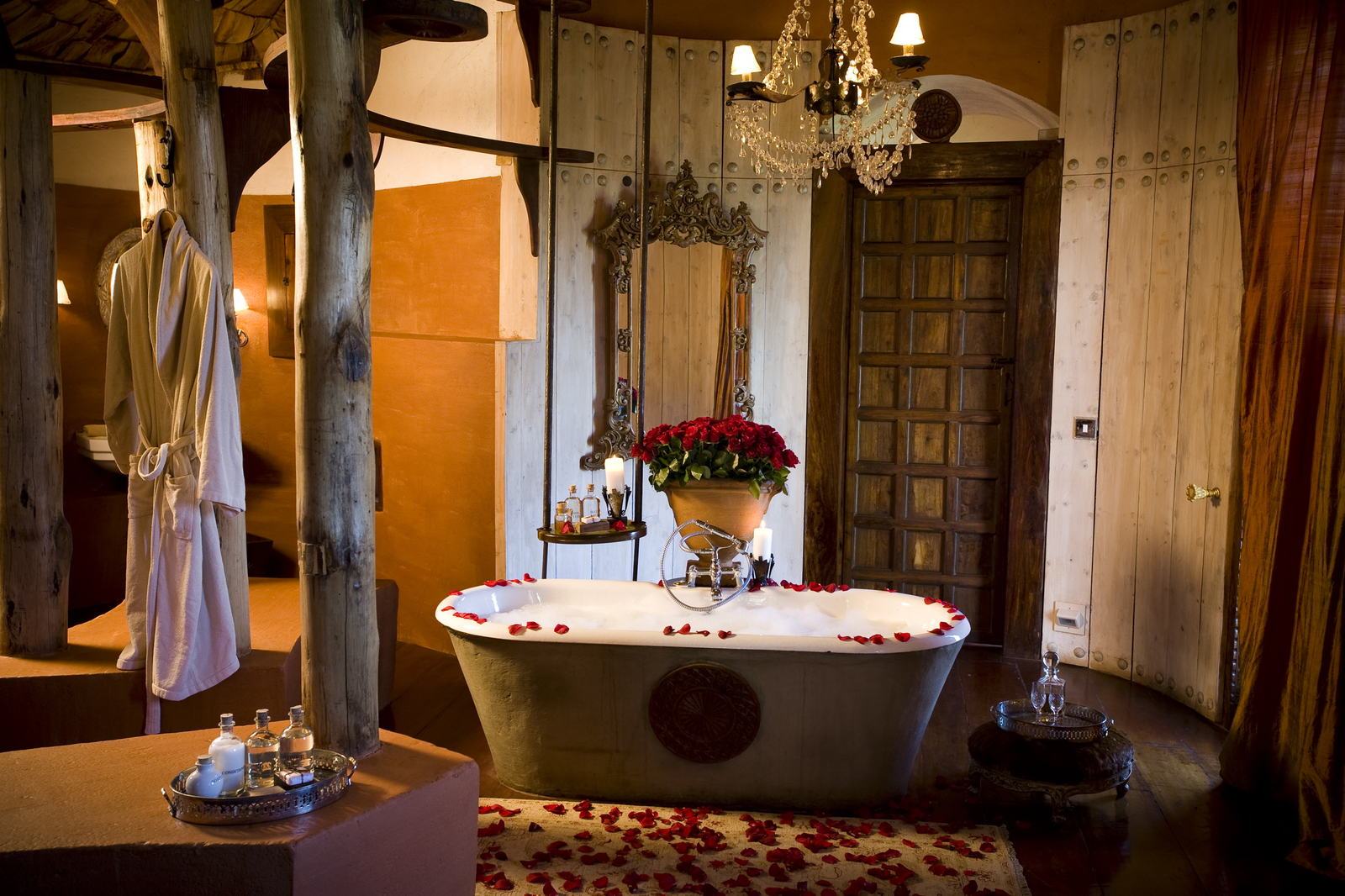 andBeyond Ngorongoro Crater Lodge andBeyond Ngorongoro Crater Lodge: Blütenbad