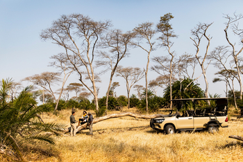 Busanga Bush Camp: Pause beim Game Drive