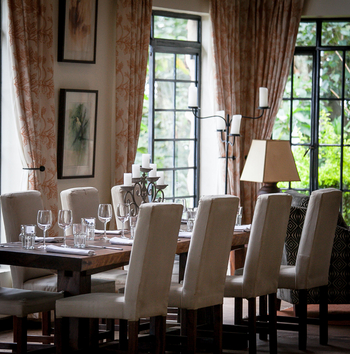 Clouds Mountain Gorilla Lodge: Speisesaal