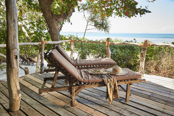 Fundu Lagoon: Strandterrasse