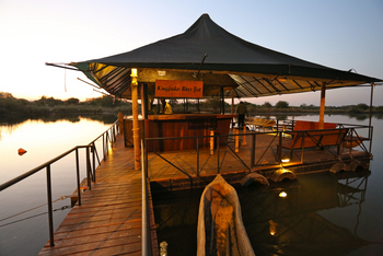 Taranga Safari Lodge: Kingfisher Bar