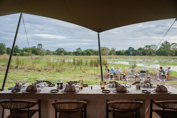 Chicari Camp: Esstisch