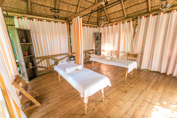 Five Volcanoes Boutique Hotel: Massageraum