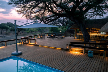 Mogotlho Safari Lodge Mogotlho Safari Lodge: Pool und Aussichtsplattform