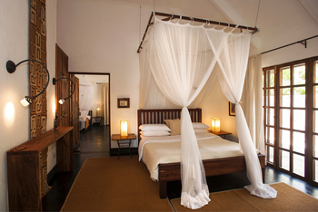Plantation Lodge: Bett mit Moskitonetz