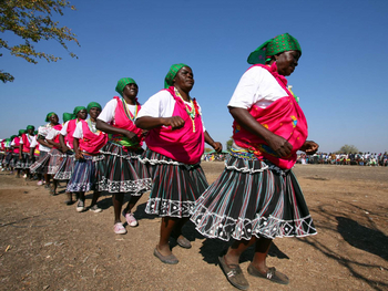 Chilo Gorge Safari Lodge: Khomba-Ritus der Mahenye-Frauen
