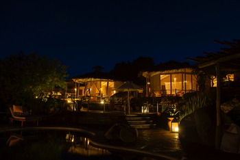 Mkombe's House Lamai: Camp bei Nacht