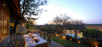 Okutala Lodge: Restaurant und Pool