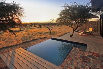 Otjimbondona: Savanne vor dem Deck