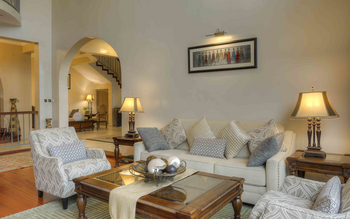 The Bishop's House: Tisch, Sofa und Sessel