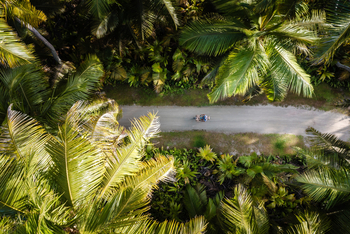 Alphonse Island Lodge: Luftbild Radfahrer