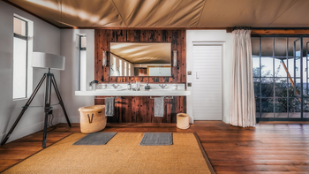 Elewana Lodo Springs: Doppelwaschbecken frontal