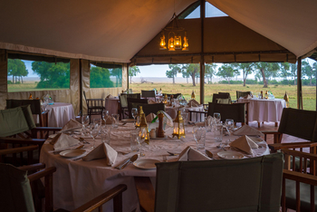 Governors' Camp: Gedeckter Tisch