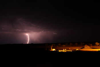 Okutala Lodge: Gewitter mit Blitz