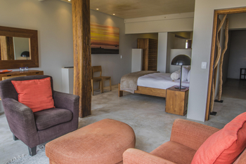 Pelican Point Lodge: Sessel im Sunset Room