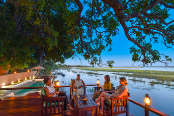 Royal Zambezi Lodge: Fluss und Pool