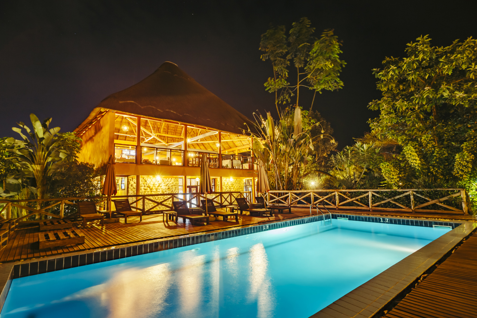 Five Volcanoes Boutique Hotel Five Volcanoes Boutique Hotel: Pool und Hauptgebäude