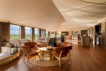 Hemingways Ol Seki Mara: Lounge Interior