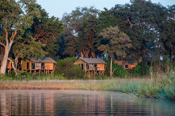 Kazile Island Lodge: Zeltsuiten am Ufer