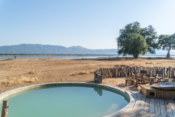 Nyamatusi Mahogany Camp: Plunge Pool Ausblick