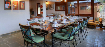 Pench Tree Lodge Pench Tree Lodge: Dinner unter einem Vordach