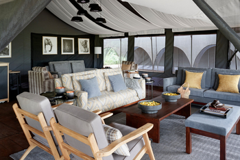 Sanctuary Ngorongoro Crater Camp: Sitzgelegenheiten in der Lounge