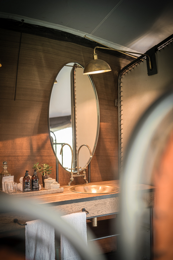 Siringit Migration Camp: Spiegel im Bad