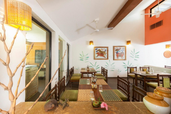 Svasara Jungle Lodge: Indoor Dining