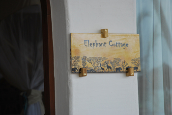 Waterlovers Beach Resort Waterlovers Beach Resort: Schild an Eingangstür