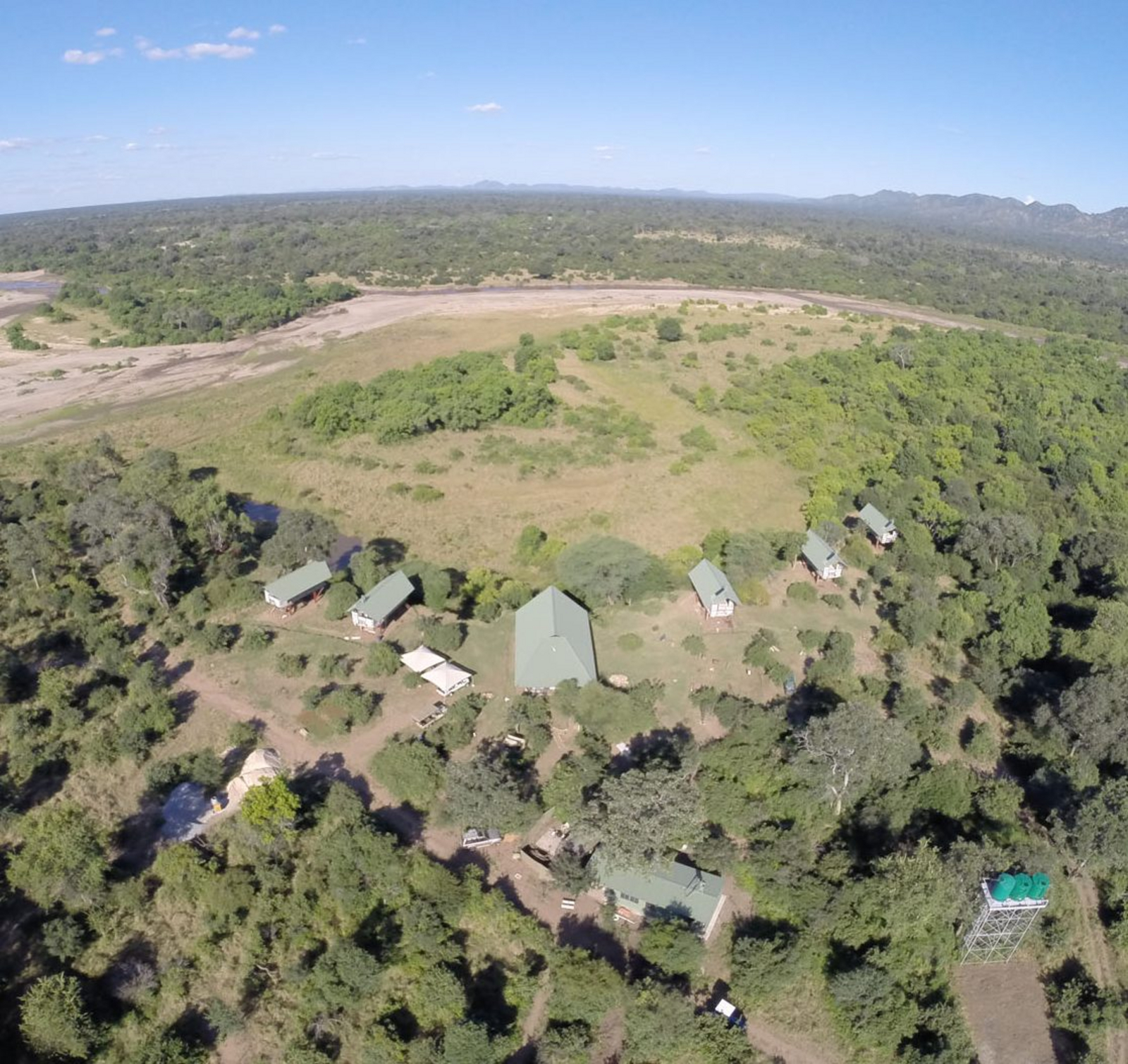 Kavinga Safari Camp Kavinga Safari Camp: Luftbild mit Zambezi Escarpment