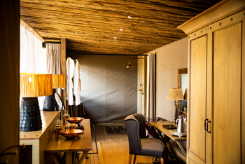 Little Ruckomechi Camp: Hinterer Teil Zelt