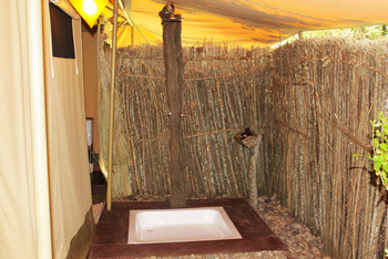 Mara Ngenche Safari Camp: Outdoor-Dusche