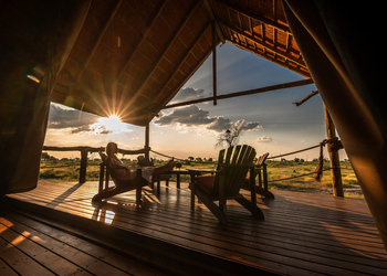 Motswiri Hideaway: Rustikale Sessel auf der Veranda