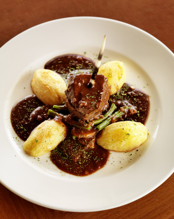 Serengeti Bushtops: Filetsteak mit Stachelschweinspieß