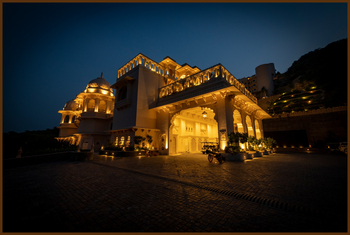 Aurika Hotel: Zufahrt und Eingang